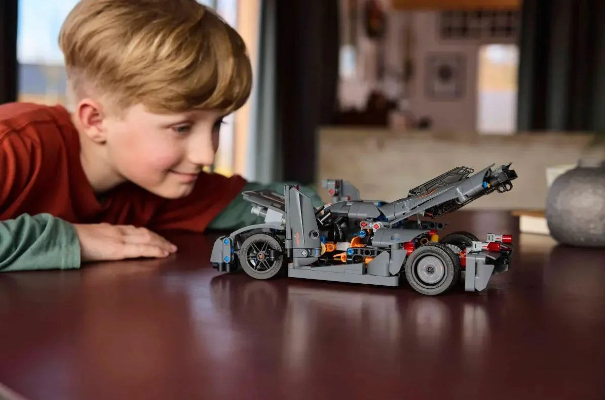 Klocki Technic 42173 Szary hipersamochód Koenigsegg Jesko Absolut - zabawki-dla-dziewczynki