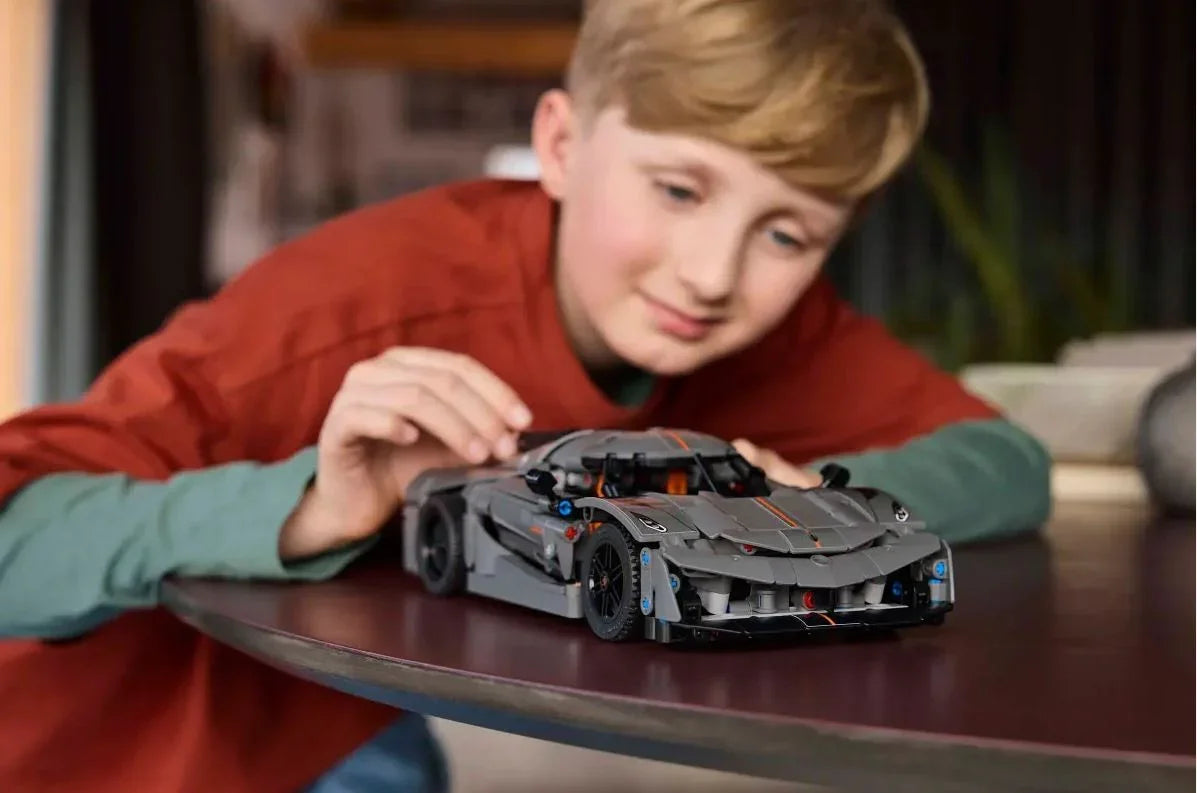 Klocki Technic 42173 Szary hipersamochód Koenigsegg Jesko Absolut - zabawki-dla-dziewczynki