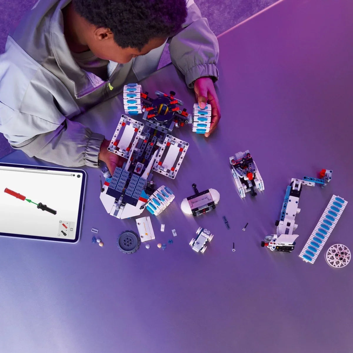 LEGO Klocki Technic 42211 Kosmiczny łazik księżycowy Lunar Outpost - zabawki-dla-dziewczynki