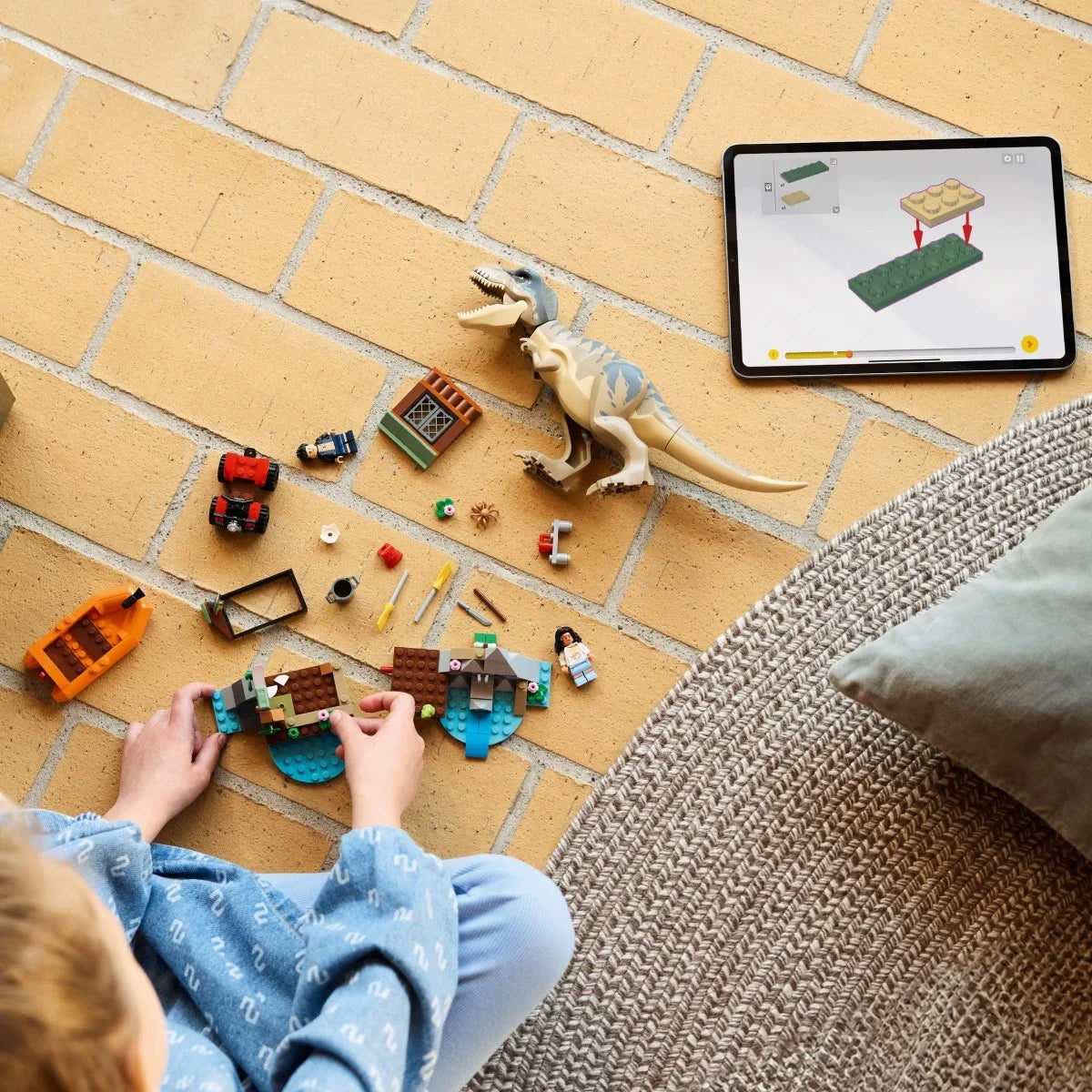 LEGO Klocki Jurassic World 76975 Ucieczka rzeką przed tyranozaurem - zabawki-dla-dziewczynki