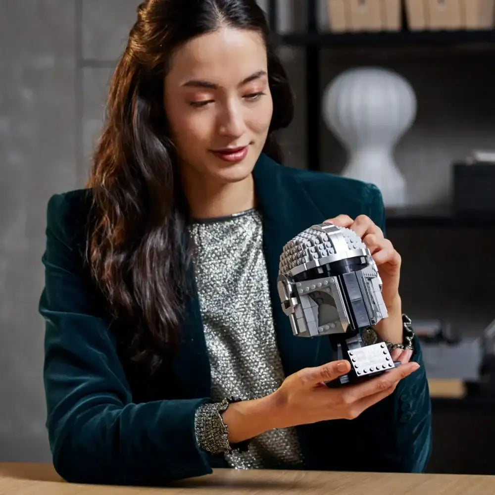 LEGO Star Wars 75328 model hełmu z serialu - zabawki-dla-dziewczynki
