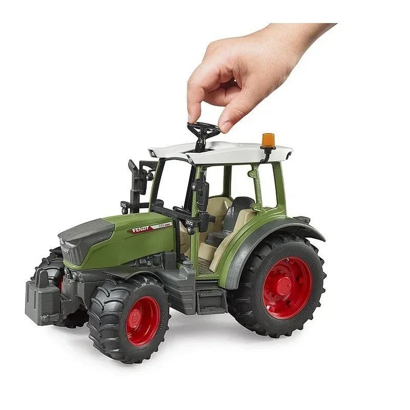 zielony traktor zabawka Fendt dla dzieci, ręka obraca kierownicą - zabawki-dla-dziewczynki