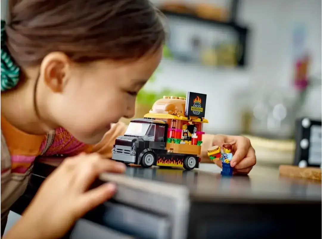 LEGO Klocki City 60404 pojazd ciężarowy z burgerami - zabawki-dla-dziewczynki