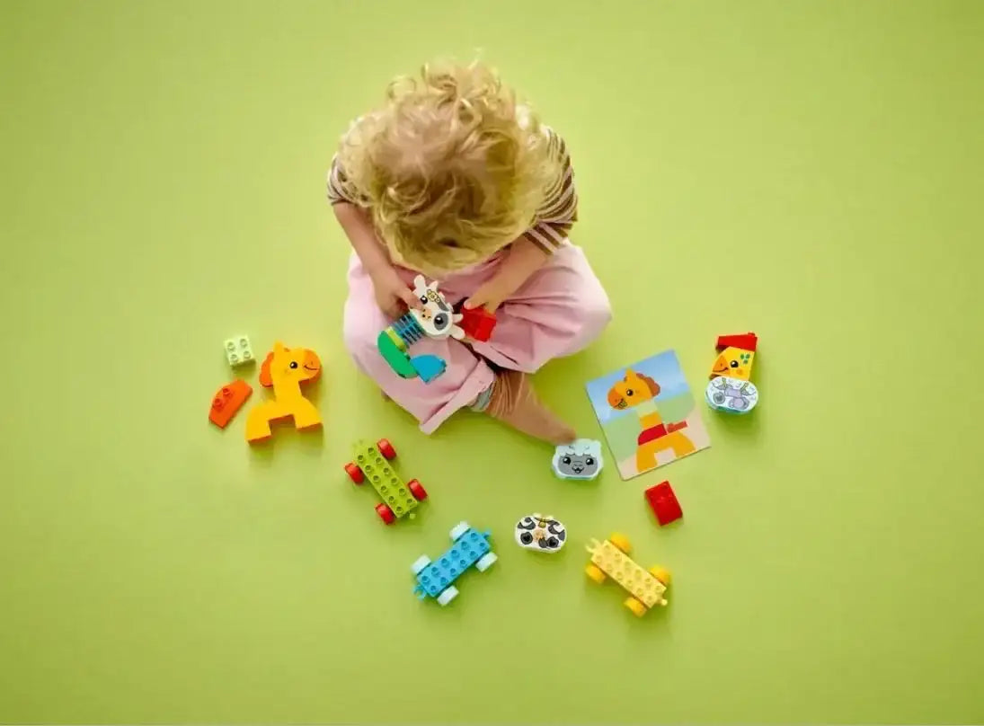 Pociąg LEGO DUPLO z kolorowymi wagonami i zwierzątkami do budowania  - zabawki-dla-dziewczynki
