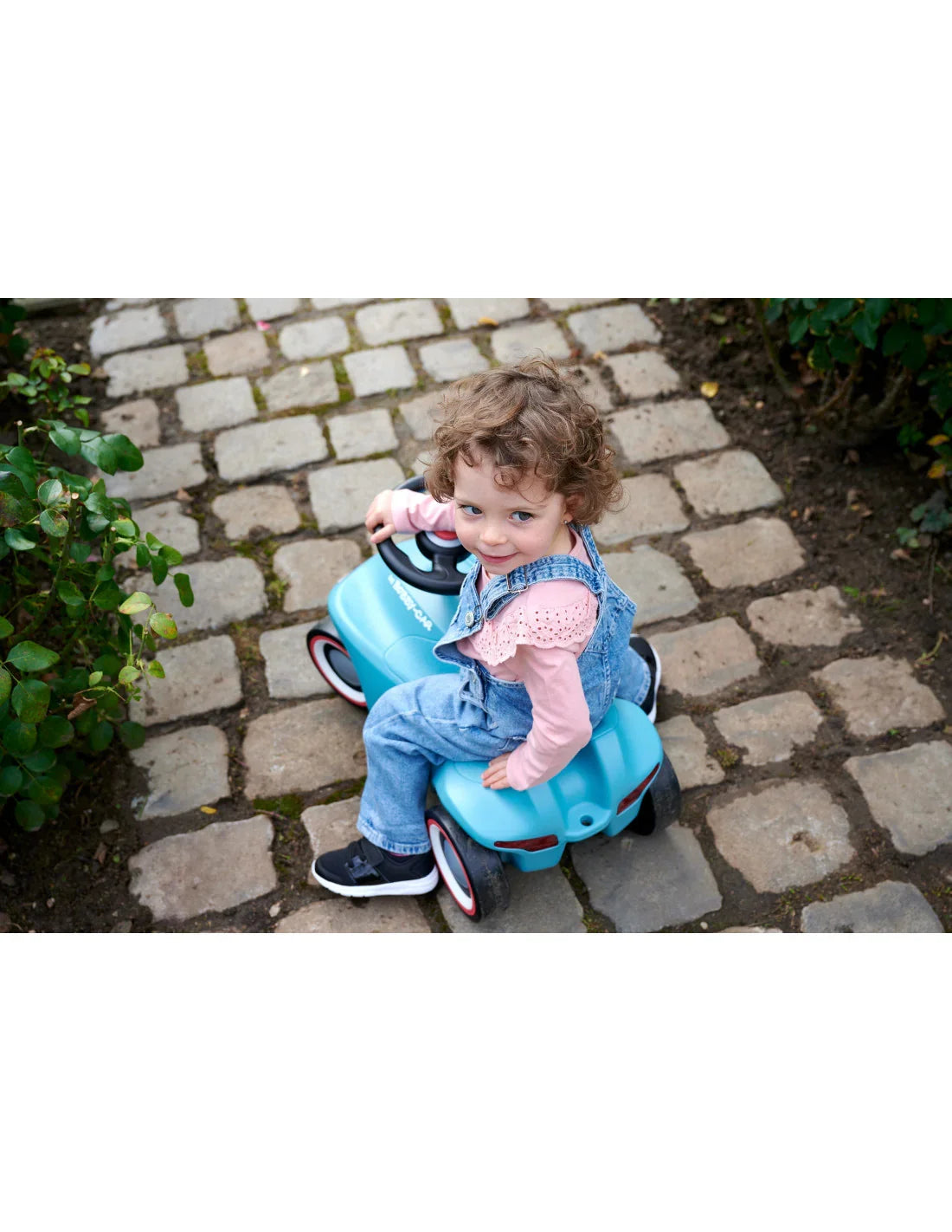 Lazurowy jeździk dla chłopców i dziewczynek - zabawki-dla-dziewczynki