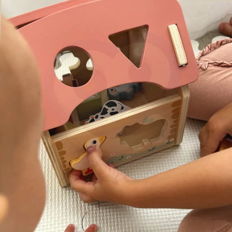 WOOPIE GREEN Drewniana Farma Sorter Kształtów i Kolorów 13 el. - zabawki-dla-dziewczynki