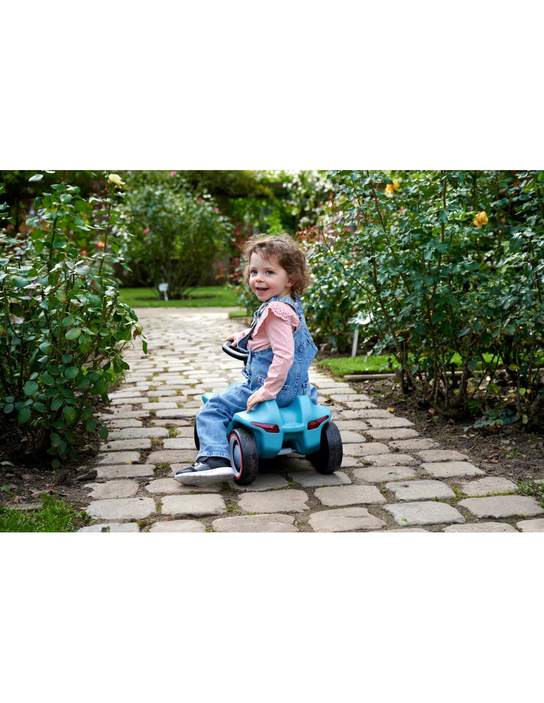 Solidny pojazd dziecięcy wspierający rozwój motoryki - zabawki-dla-dziewczynki