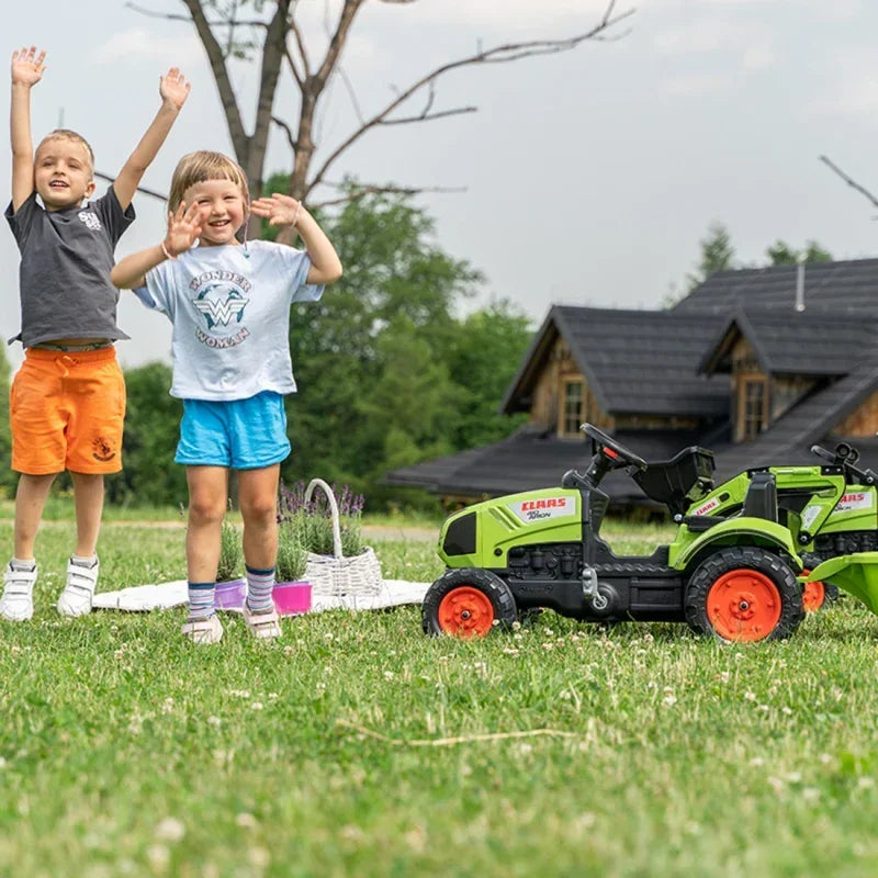 Traktor Claas na pedały z przyczepą i łyżką do kreatywnej zabawy - zabawki-dla-dziewczynki