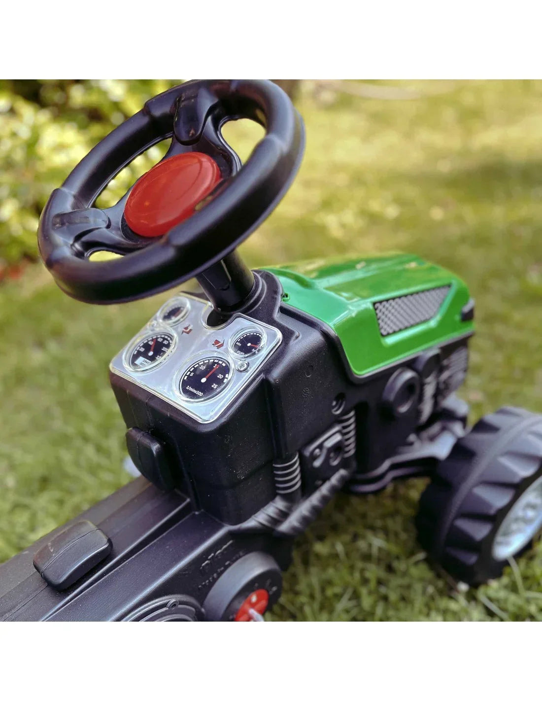 Traktor pedałowy WOOPIE z przednią osią skrętną - zabawki-dla-dziewczynki