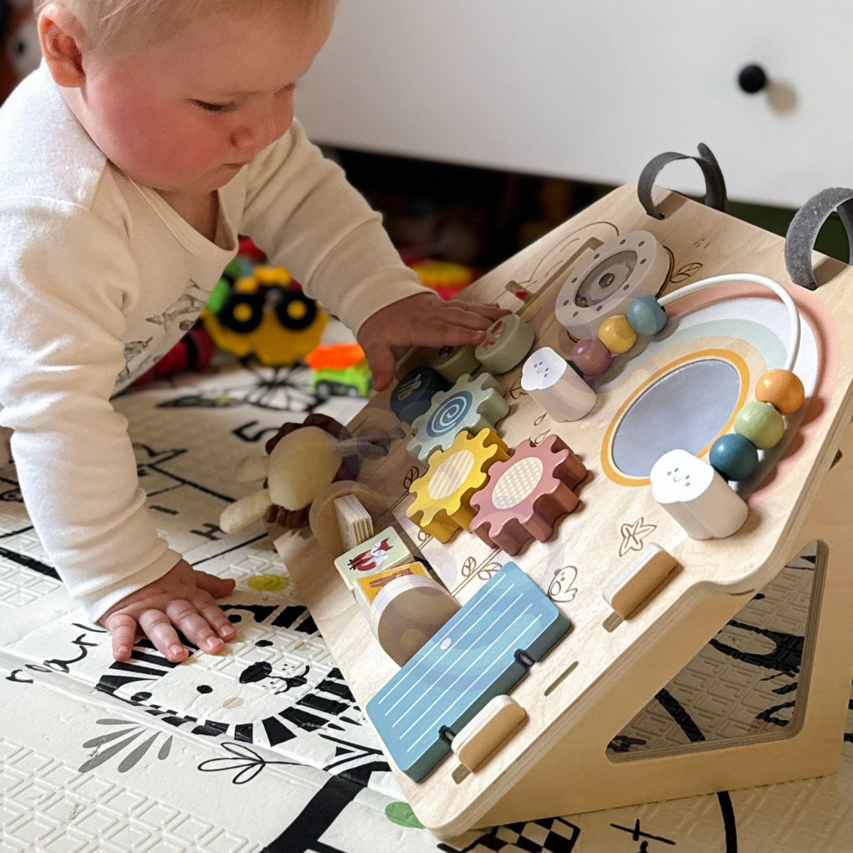 2-WOOPIE GREEN  Tablica Manipulacyjna Edukacyjna Sensoryczna Domek Montessori 2w1 8 el.-2