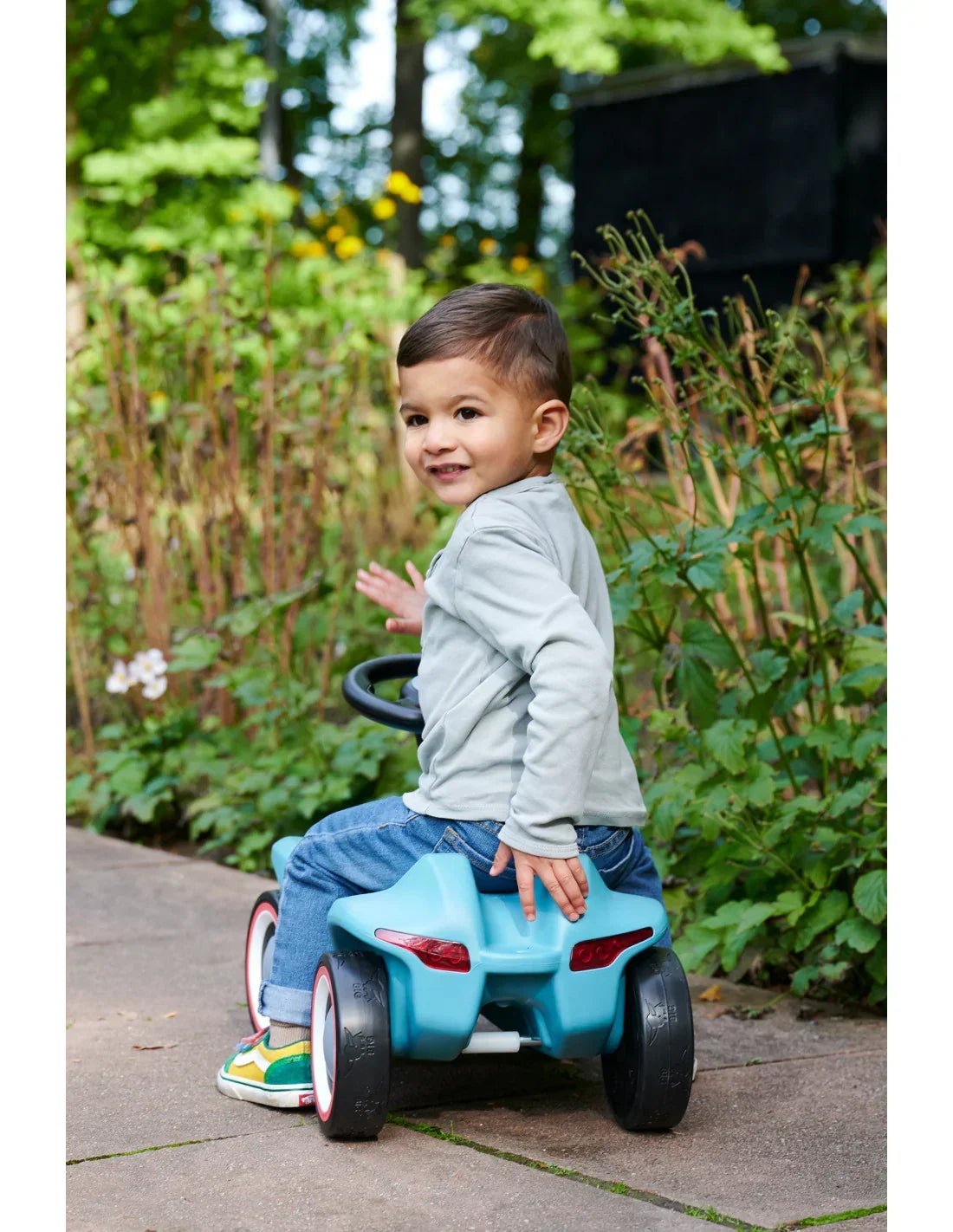 Jeździk z komfortowym siedziskiem i przestrzenią na nogi - zabawki-dla-dziewczynki