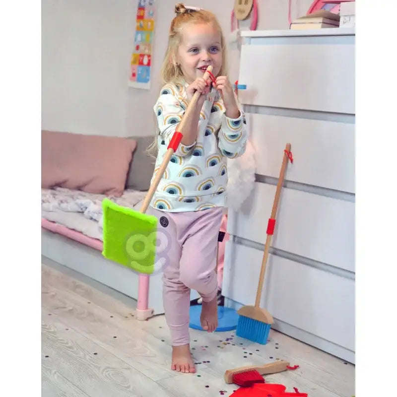 Drewniany TOOKY TOY zestaw do sprzątania dla maluchów - zabawki-dla-dziewczynki