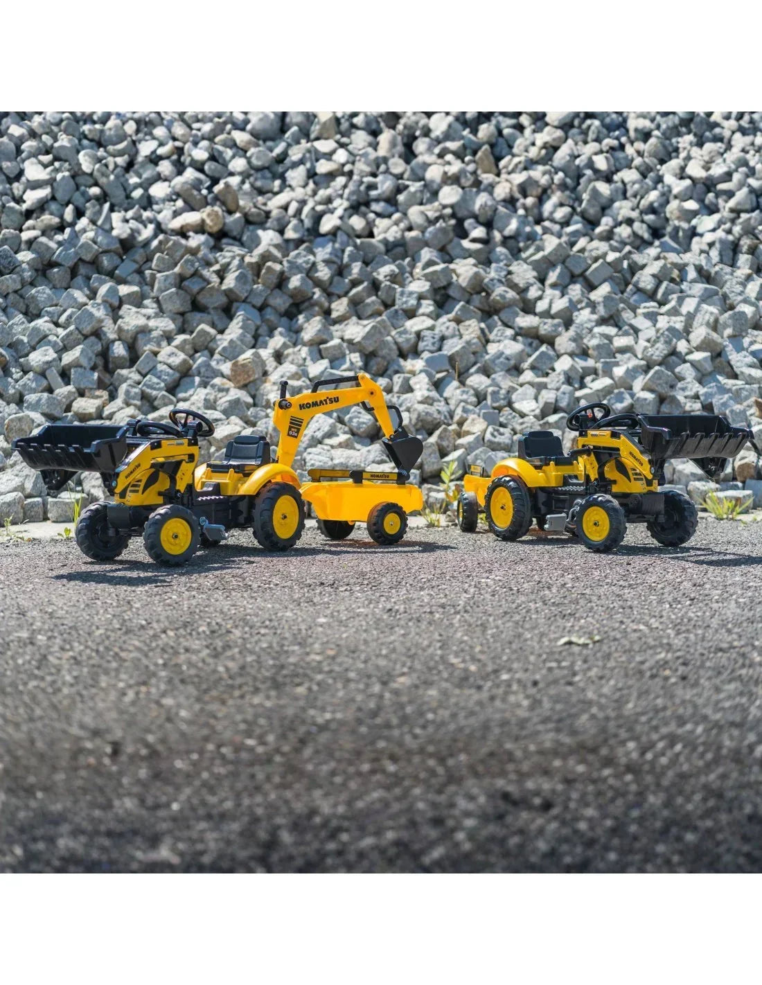 Dziecięcy traktor Komatsu na pedały z łychą i odczepianą przyczepą do piaskownicy - zabawki-dla-dziewczynki