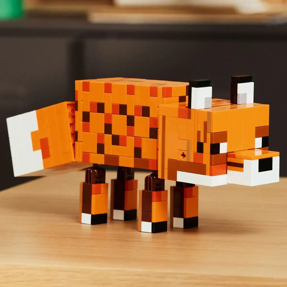 Kreatywny zestaw klocków LEGO lis, zabawka dla dziewczynki na drewnianym stole - zabawki-dla-dziewczynki