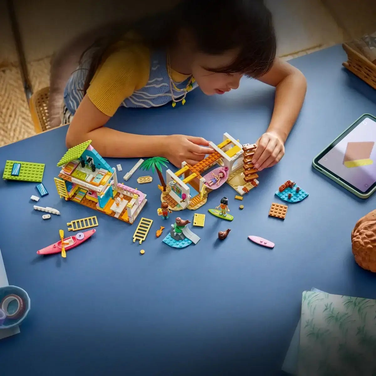 Zestaw LEGO Friends 42699 Domek na plaży z fokami do odgrywania scen i zabawy- zabawki-dla-dziewczynki