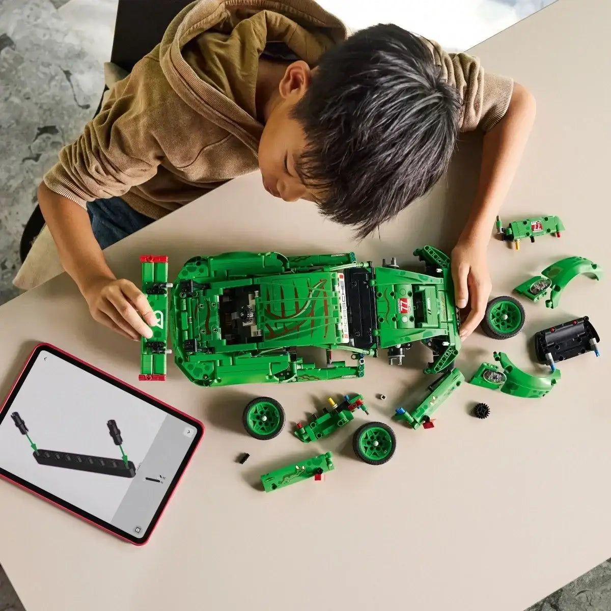Zabawka LEGO Technic 42224 Porsche 911 GT3 R realistyczny model samochodu  - zabawki-dla-dziewczynki