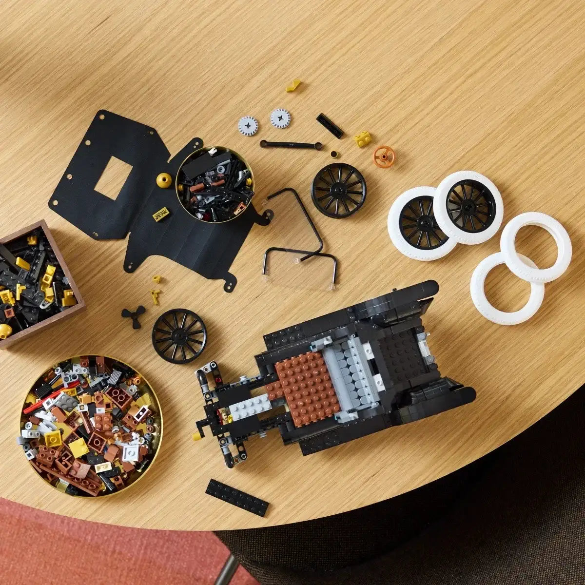 LEGO samochód retro Ford Model T z otwieranymi elementami i realistycznym silnikiem - zabawki-dla-dziewczynki.com