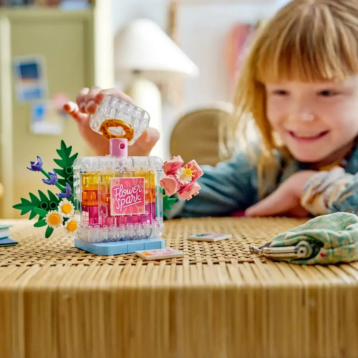 Flakon perfum LEGO Creator z kolorowymi kwiatami