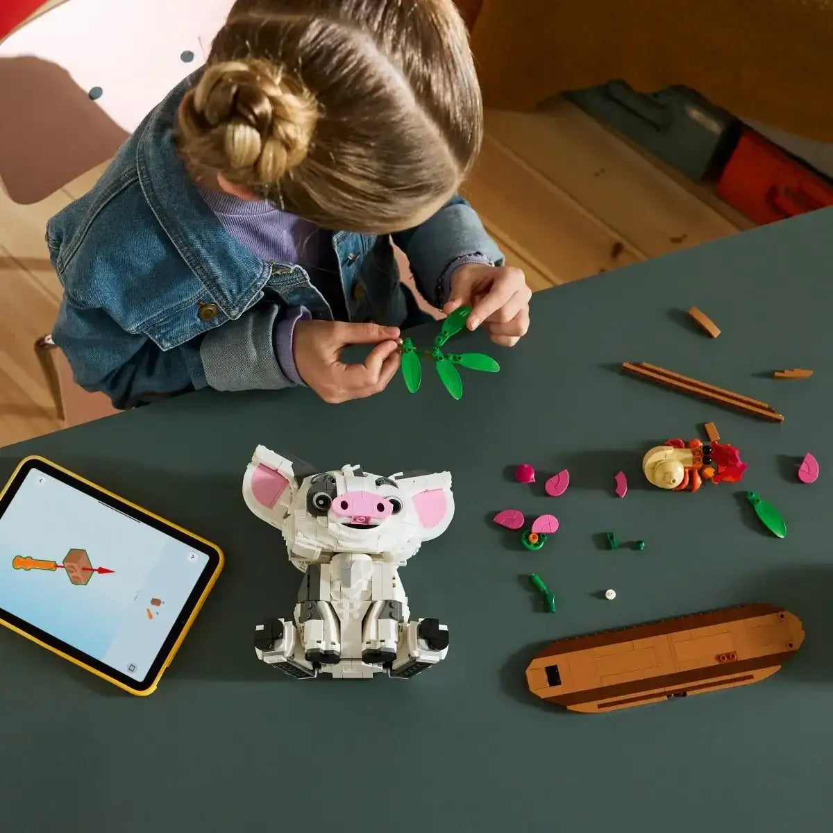Ruchoma figurka Pua z Vaiany LEGO z tratwą i akcesoriami