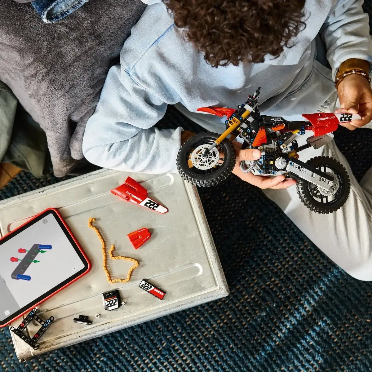 LEGO Technic 42238 model motocykla Ducati dla dzieci od 10 lat