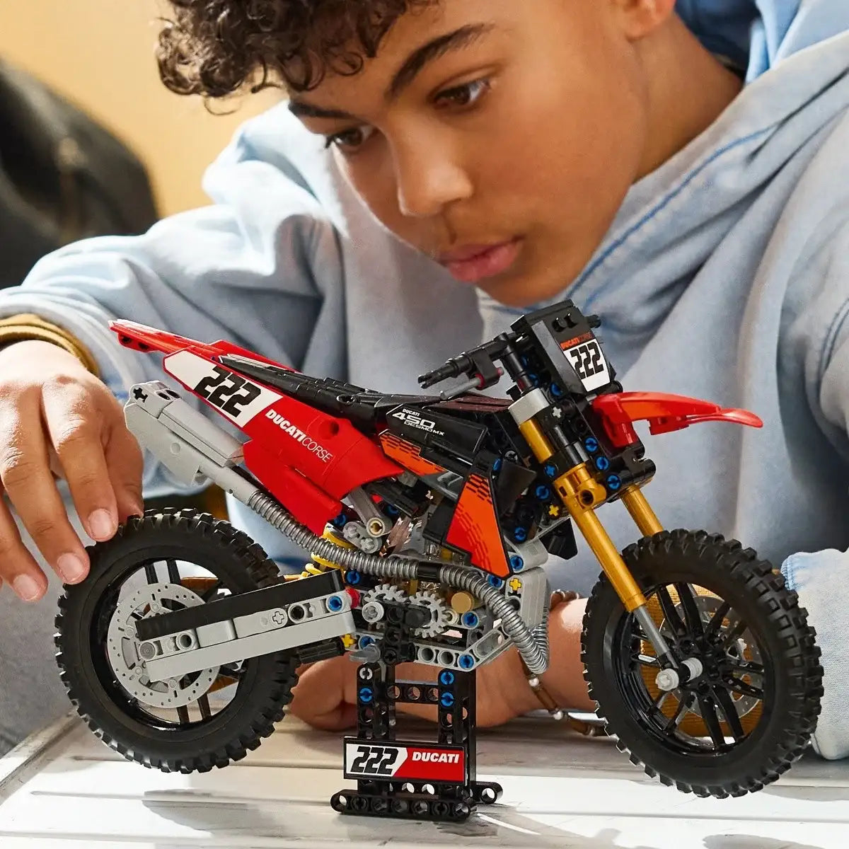 LEGO Ducati Desmo450 MX z klocków dla fanów motocrossu i wyścigów