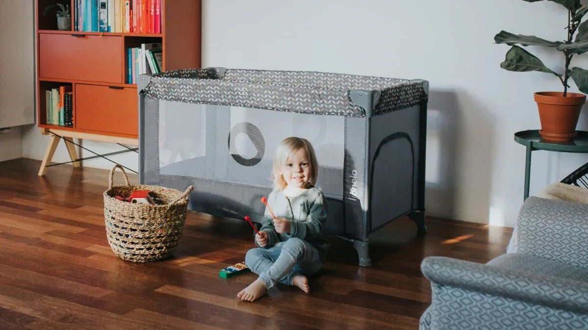 Łóżeczko turystyczne Stefi Grey Concrete Multicolor - zabawki-dla-dziewczynki