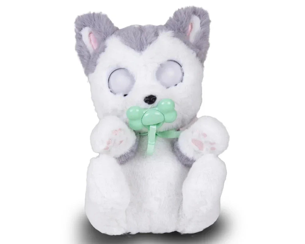 pluszowy biało-szary piesek z zielonym smoczkiem  - zabawki-dla-dziewczynki
