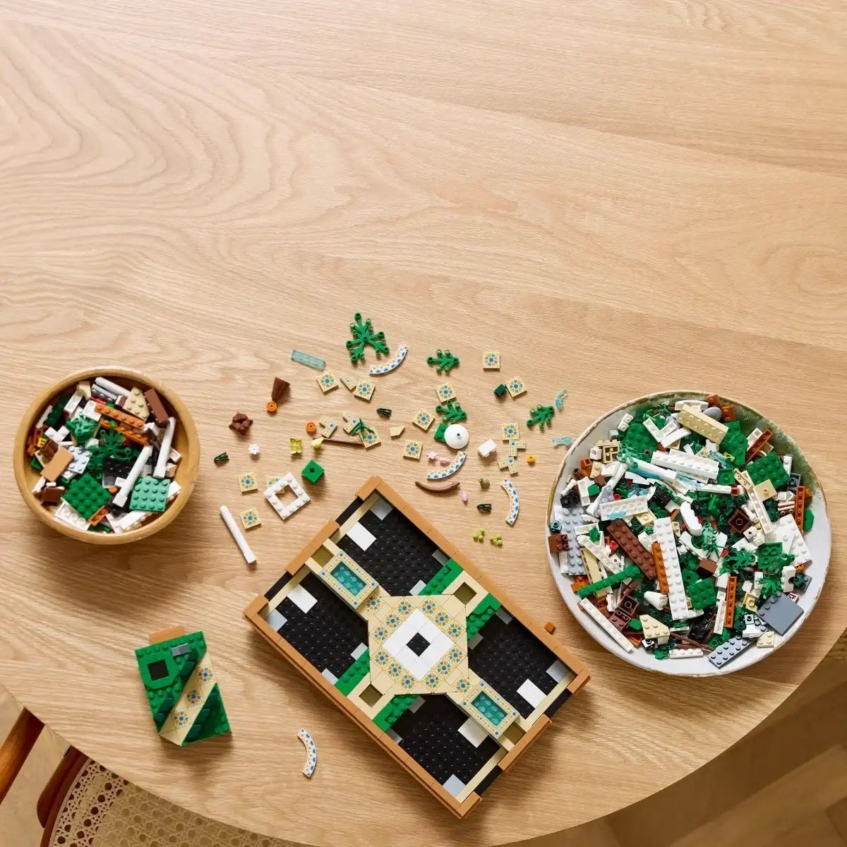Klocki LEGO 10359 Icons fontanna w ogrodzie zestaw kreatywny - zabawki-dla-dziewczynki