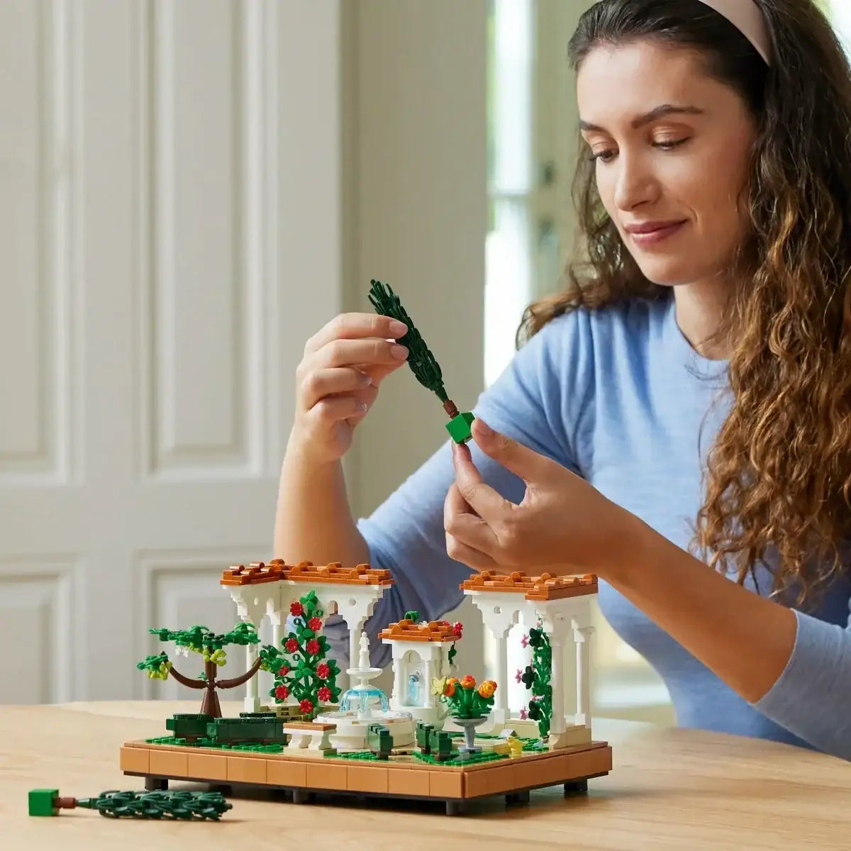 Fontanna LEGO 10359 Icons w ogrodzie kreatywna zabawka edukacyjna - zabawki-dla-dziewczynki