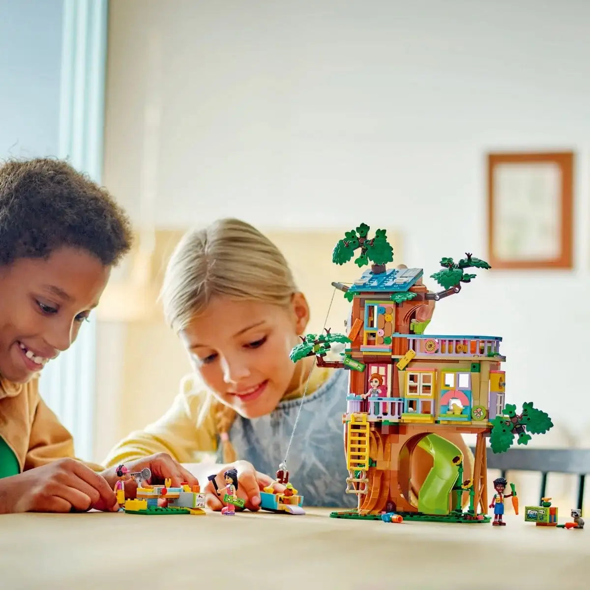 LEGO Friends Spotkanie w Domku na Drzewie Przyjaźni