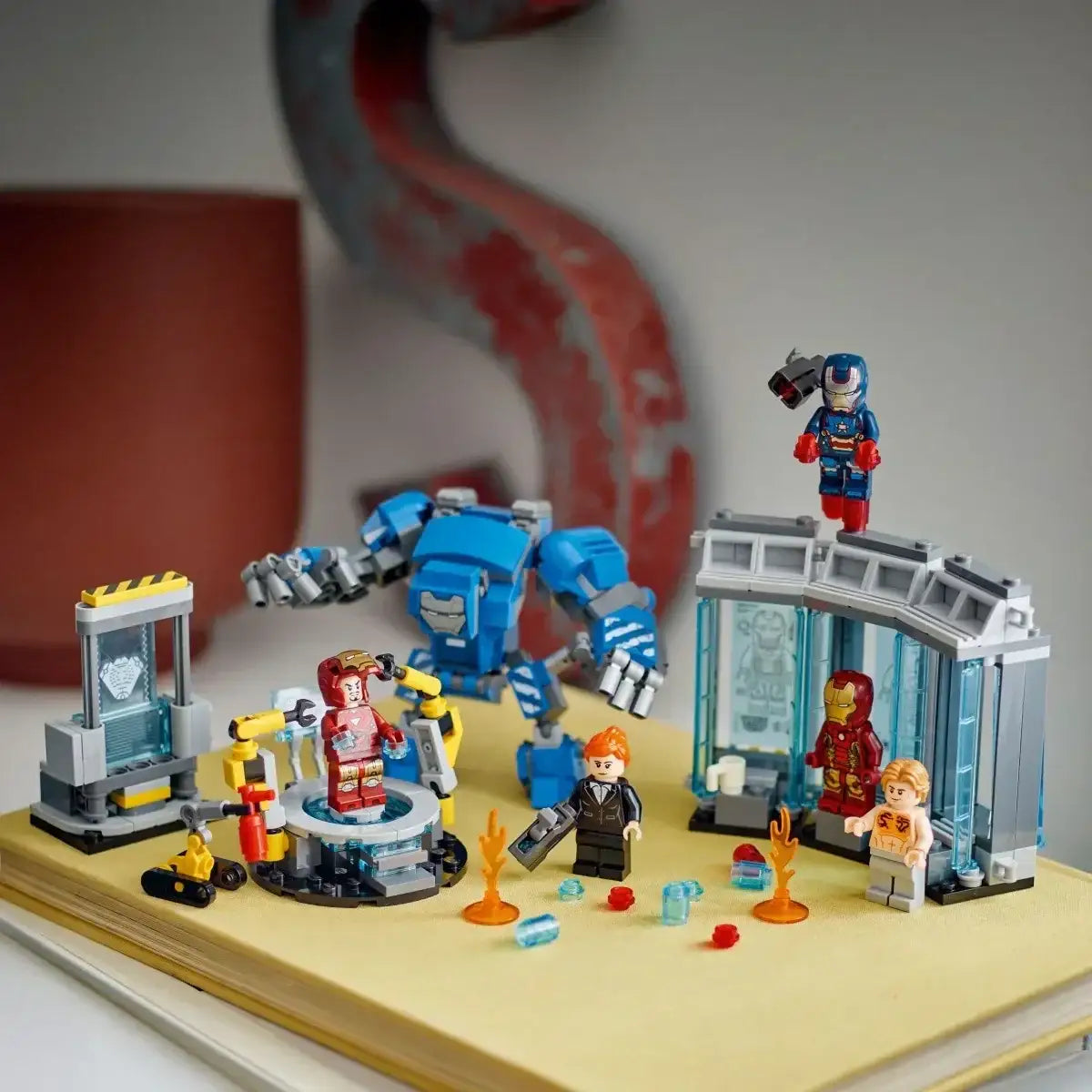 Zbrojownia Iron Mana LEGO 76315 z minifigurkami Marvel