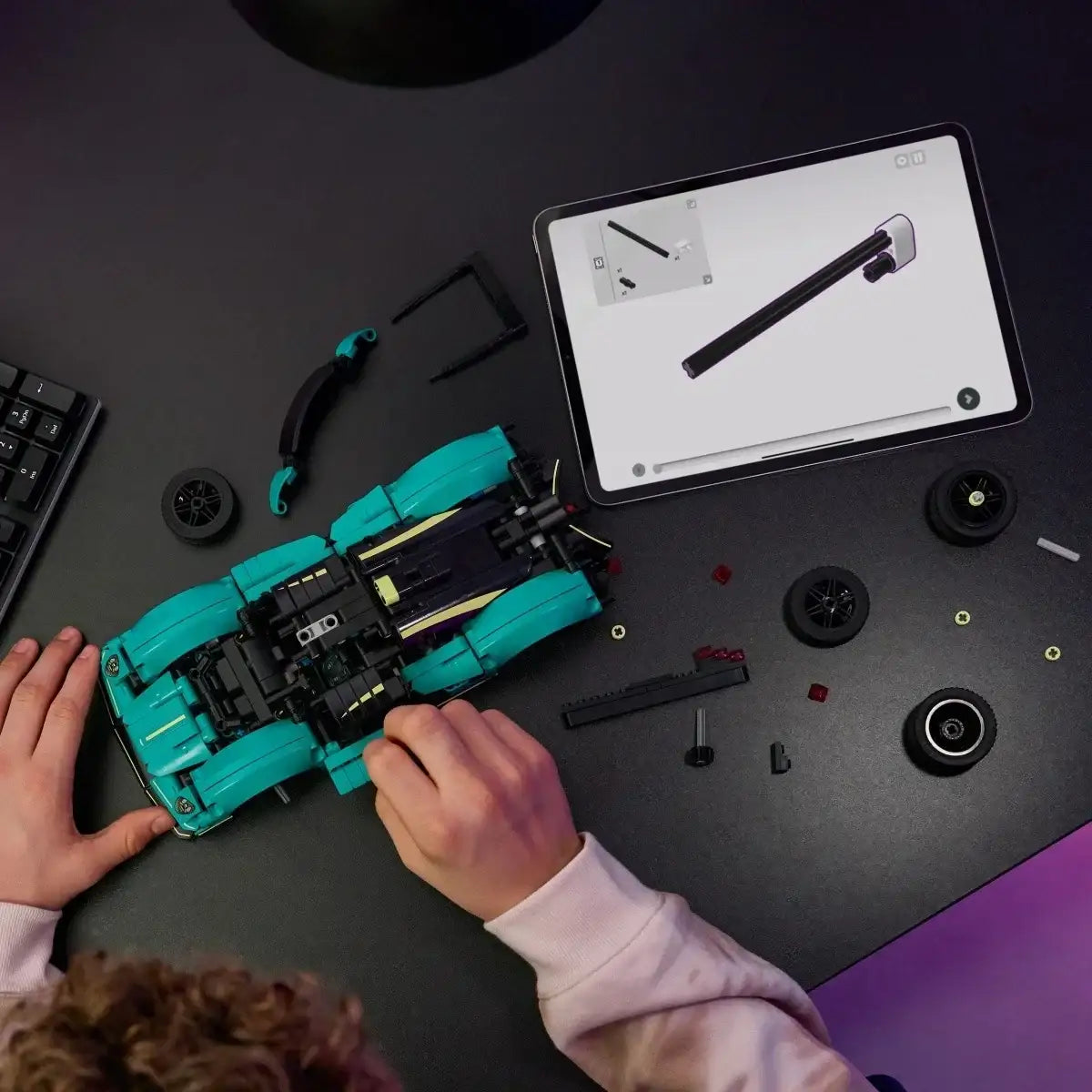 LEGO Technic supersamochód Aston Martin Valkyrie