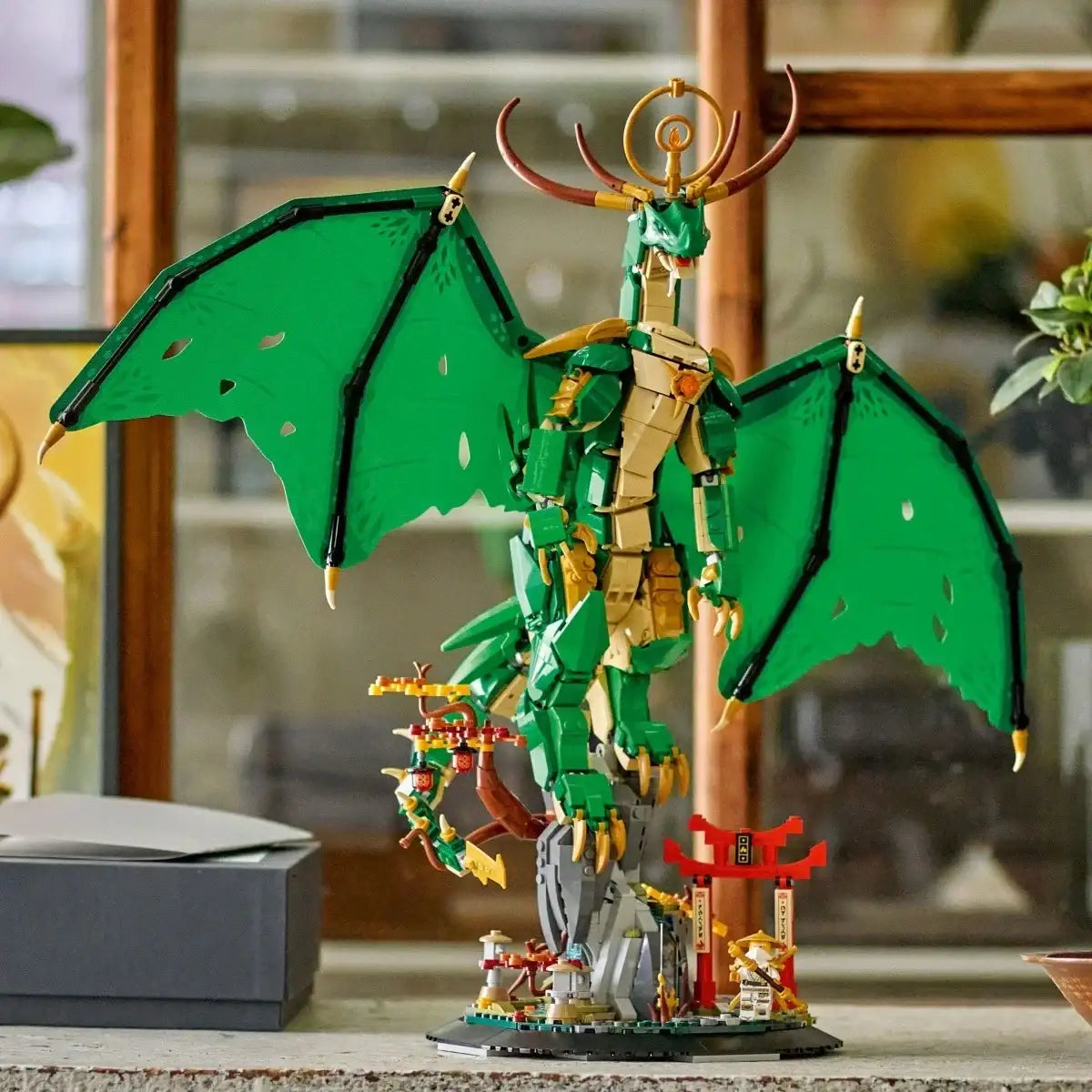 LEGO Ninjago 71847 Smok z ruchomą głową, ramionami i łuskami na półce - zabawki-dla-dziewczynki