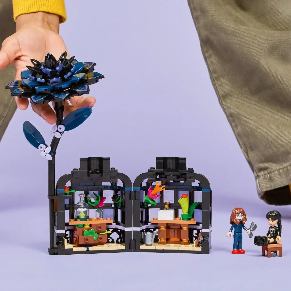 Minilaleczki Wednesday Addams i profesor Marilyn Thornhill w zestawie LEGO 76784  - zabawki-dla-dziewczynki