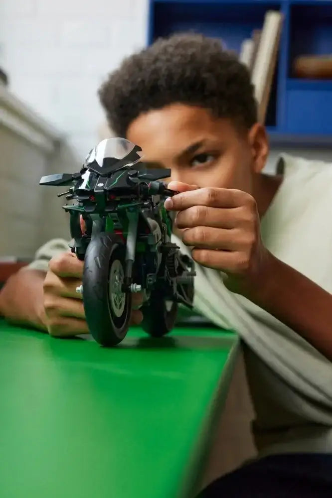 Kolekcjonerski zestaw LEGO Technic 42170 dla fanów motoryzacji - zabawki-dla-dziewczynki