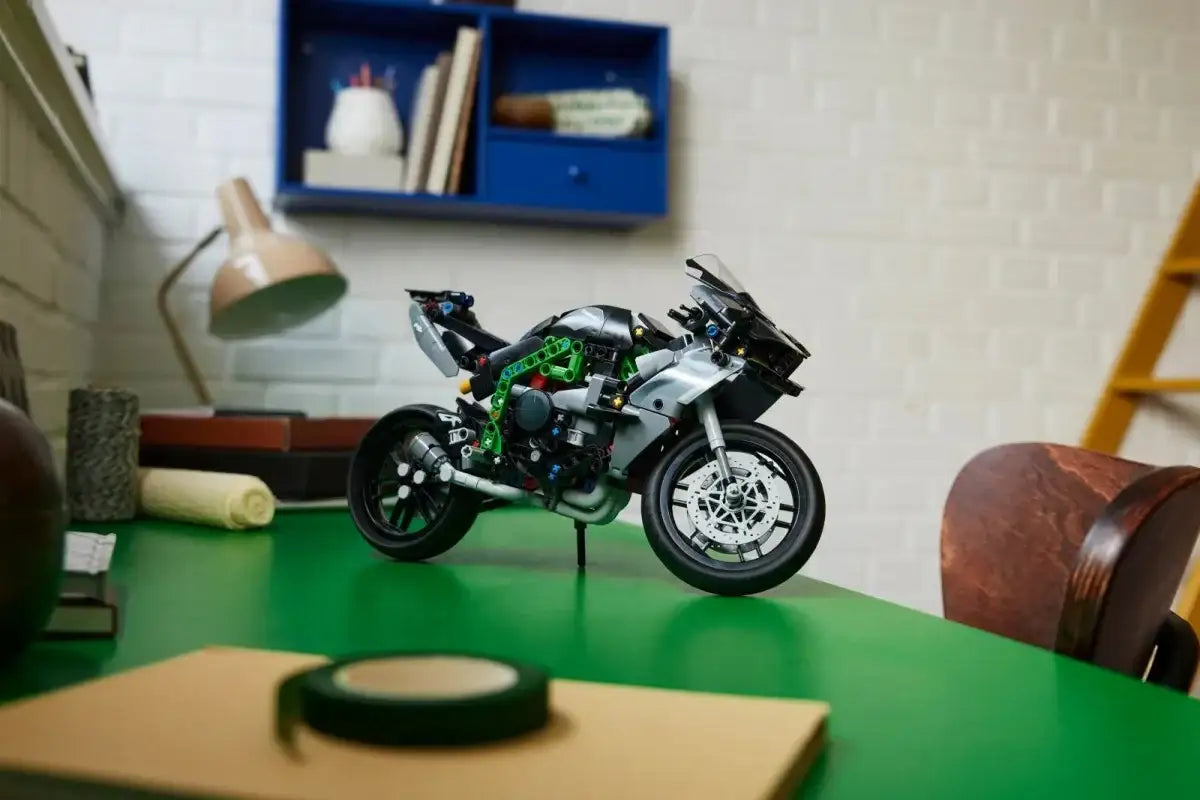 Realistyczny model LEGO Technic Kawasaki z układem kierowniczym - zabawki-dla-dziewczynki