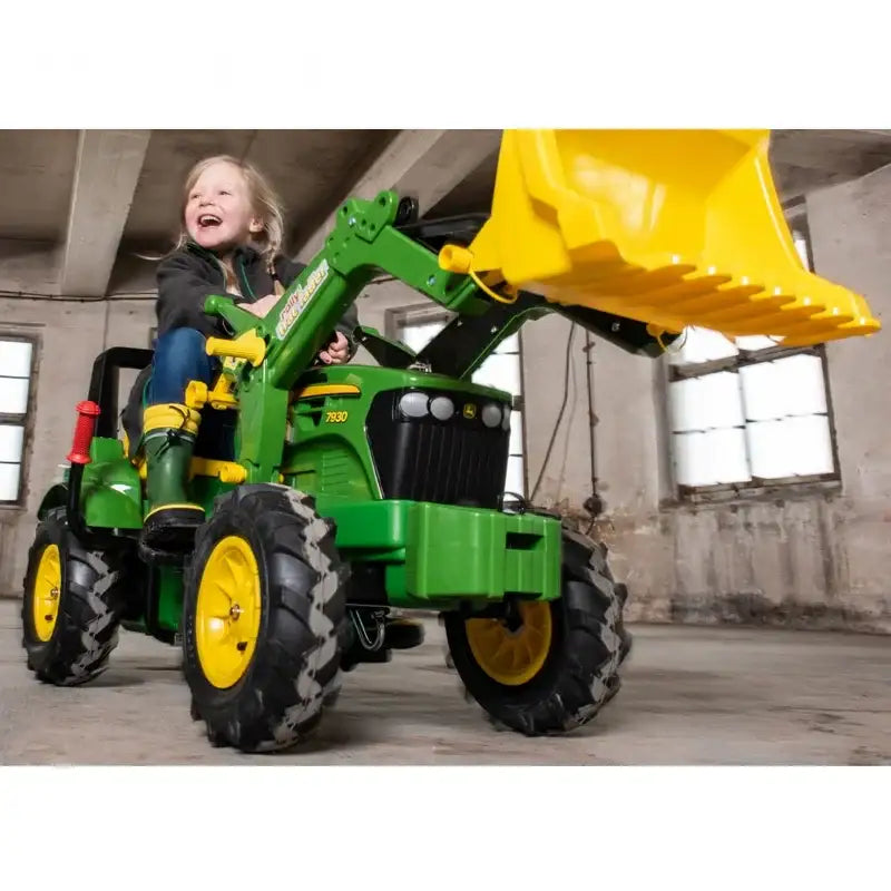 Pedałowy traktor do zabawy w ogrodzie - zabawki-dla-dziewczynki